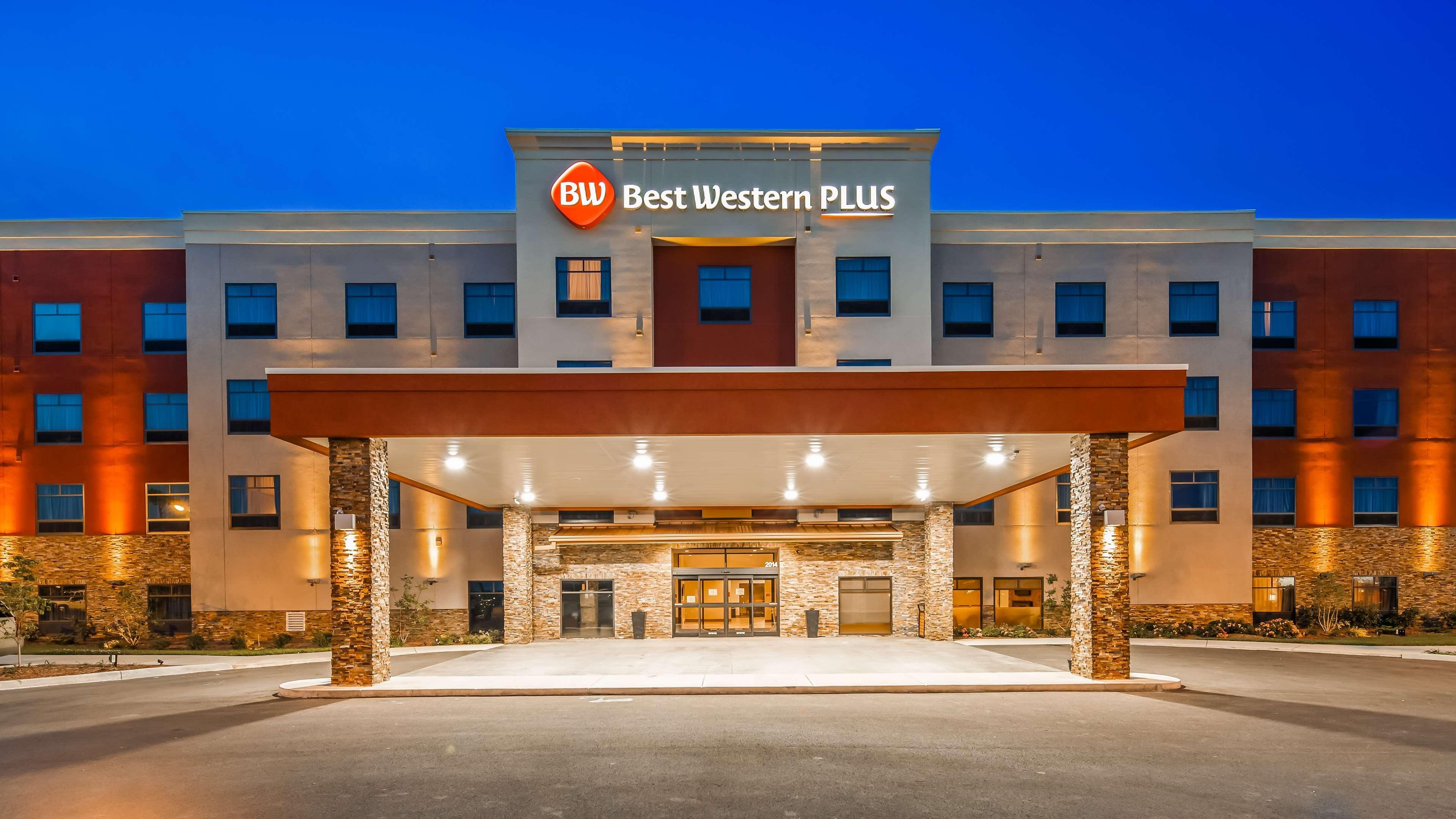 Best Western Plus Elizabethtown Inn & Suites Exterior photo